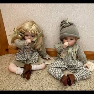 Vintage Swan Collection Porcelain Doll Set